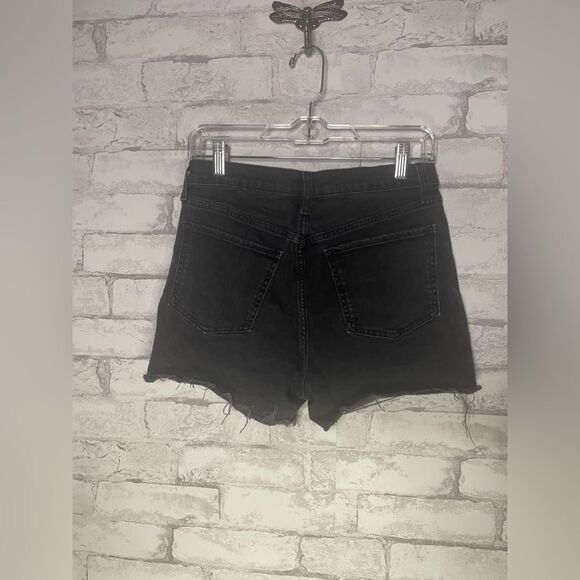 GAP Distressed Hem 3 1/2 inch Dark wash denim button closure shorts - Picture 2 of 8